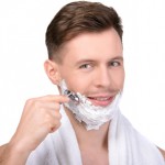 Bei der Rasur können vorallem am Hals Rasierpickel entstehen